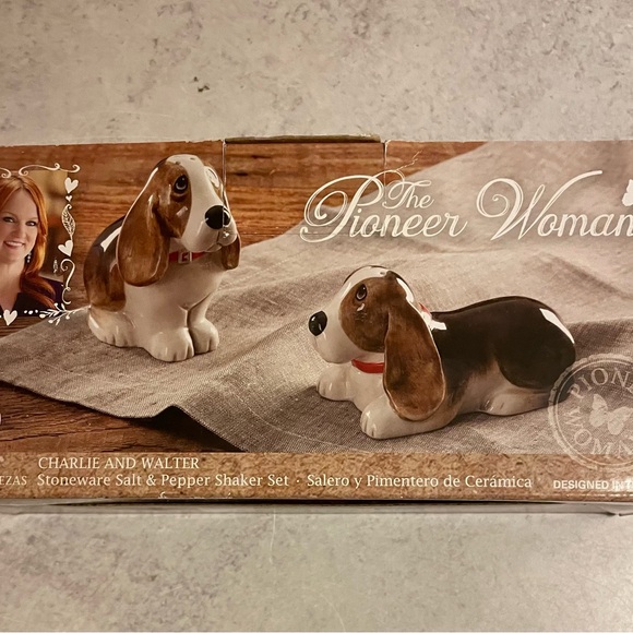 The Pioneer Woman Charlie and Walter dog salt pepper stoneware Shaker Set - Picture 3 of 5